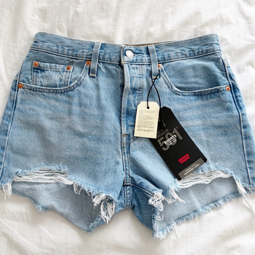 NWT Levi’s 501 Original Short Luxor Heat Size 27 Light Wash Denim Short